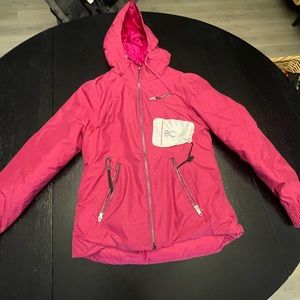 Purchased in 2020 & has only been worn 3 times. Great Ski Coat!